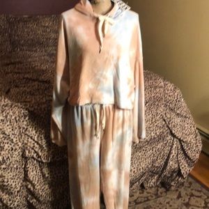 URBAN OUTFITTERS Tie-Dye Cropped Top Sweatsuit Set